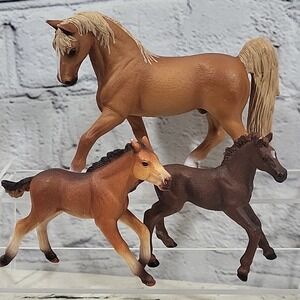 Schleich Horse Lot Of 3 Tennessee Walker Mustang Foal English Thoroughbred